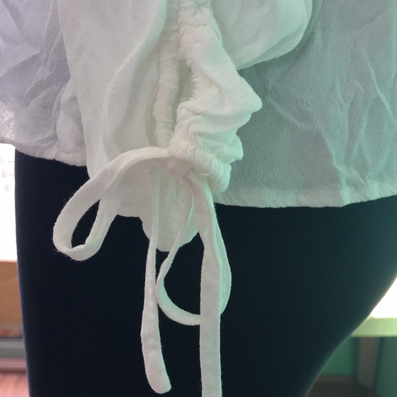 🤍🤍Express Cold Shoulder Top🤍🤍 - Picture 7 of 10